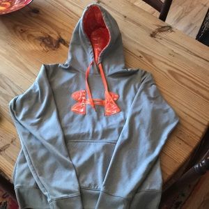NEVER WORN Under Armour Hoodie/Sweatshirt size L